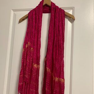 Pink (fair trade) pink scarf with gold detail